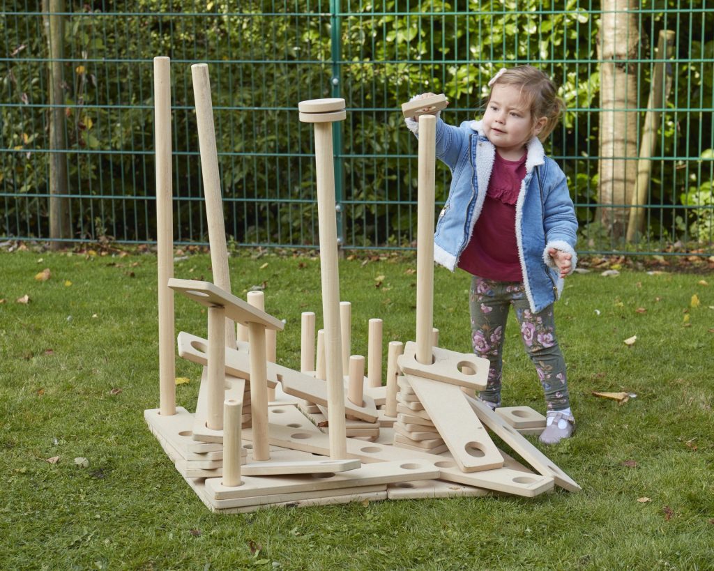 Loose parts play - construction with the STEAM stack and build