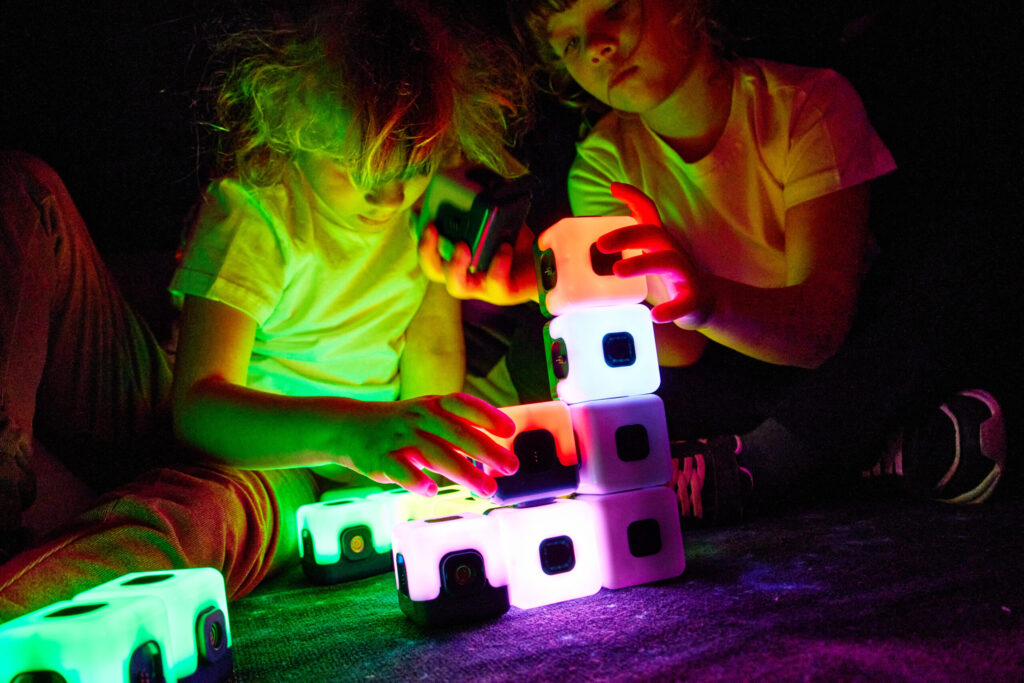 Glow Sequencing Cubes in Dark Space