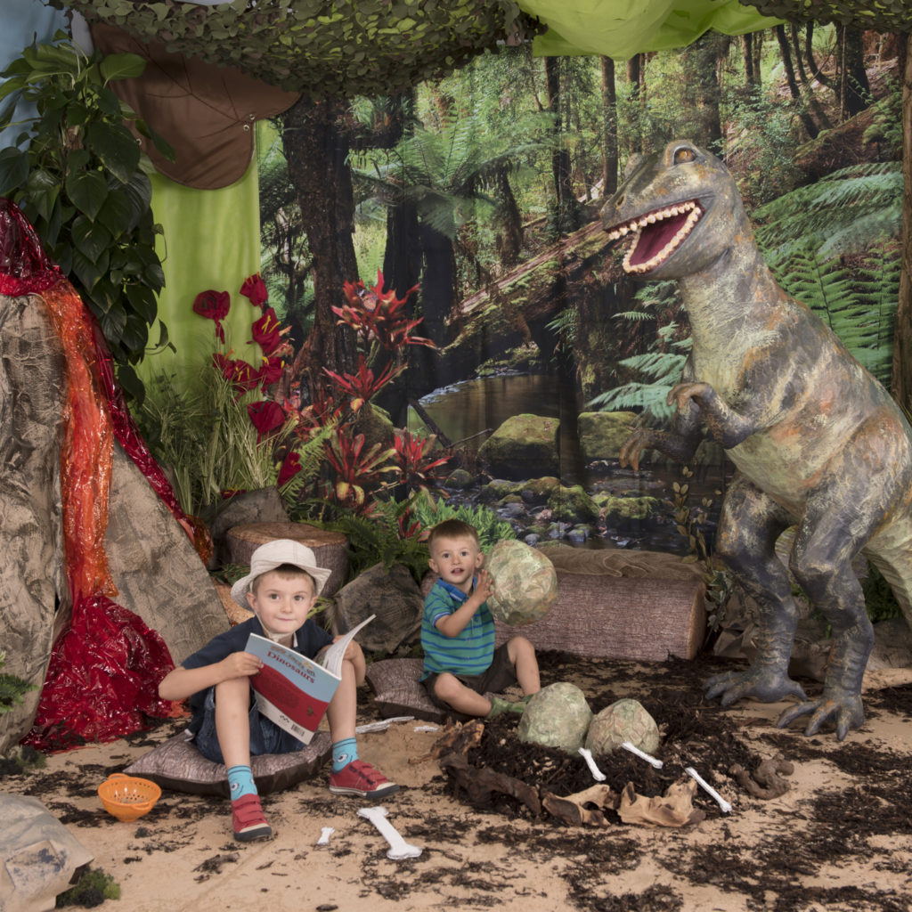 How to create a Dinosaur themed immersive environment display