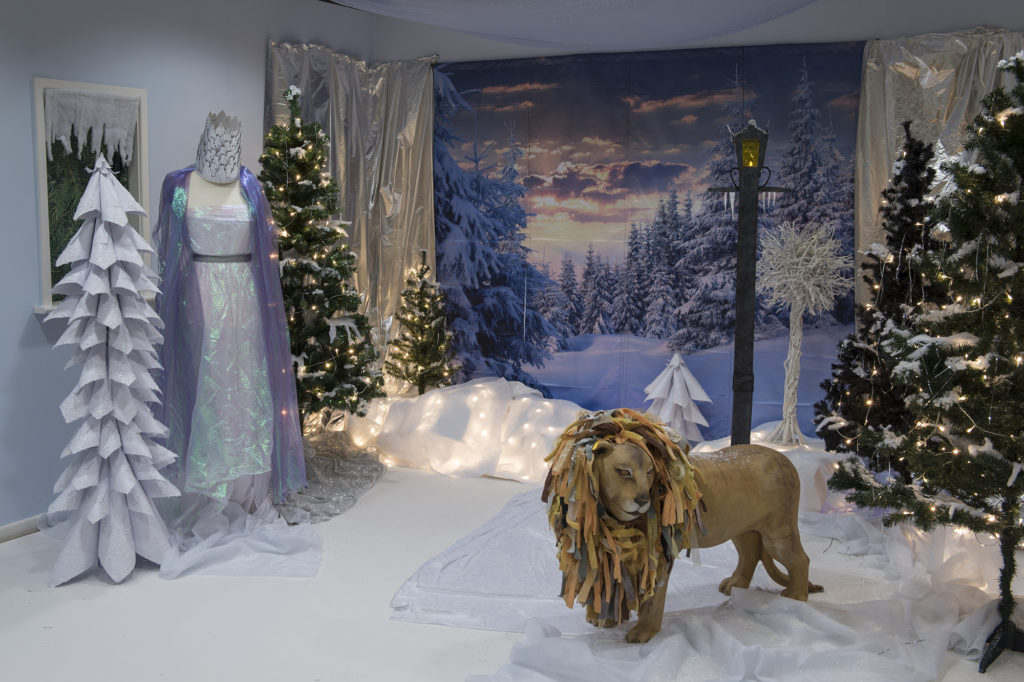 Christmas scene - how to make a Frozen Christmas display