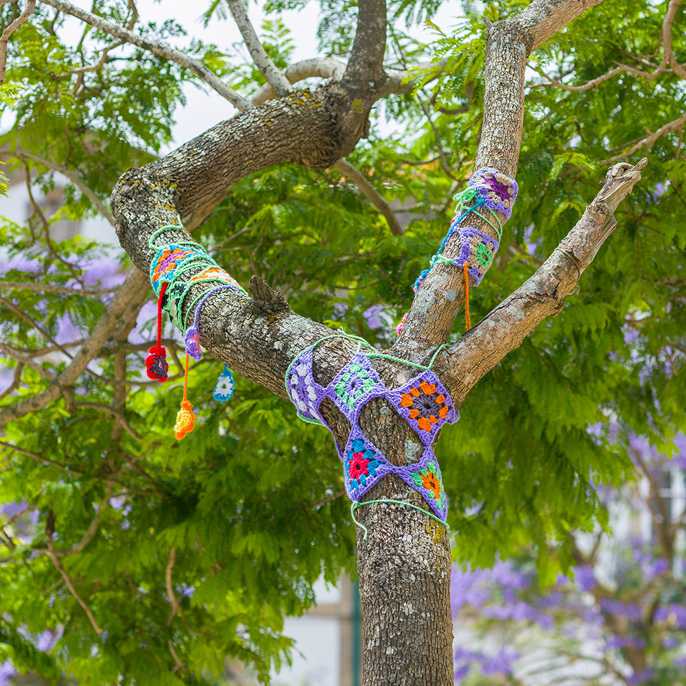 Yarn bombing