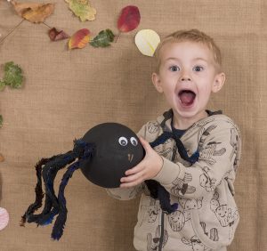 How to make a giant spider - halloween craft for children
