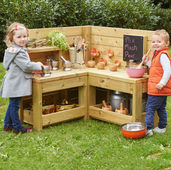  Mud  Kitchens  Top tips  and ideas 