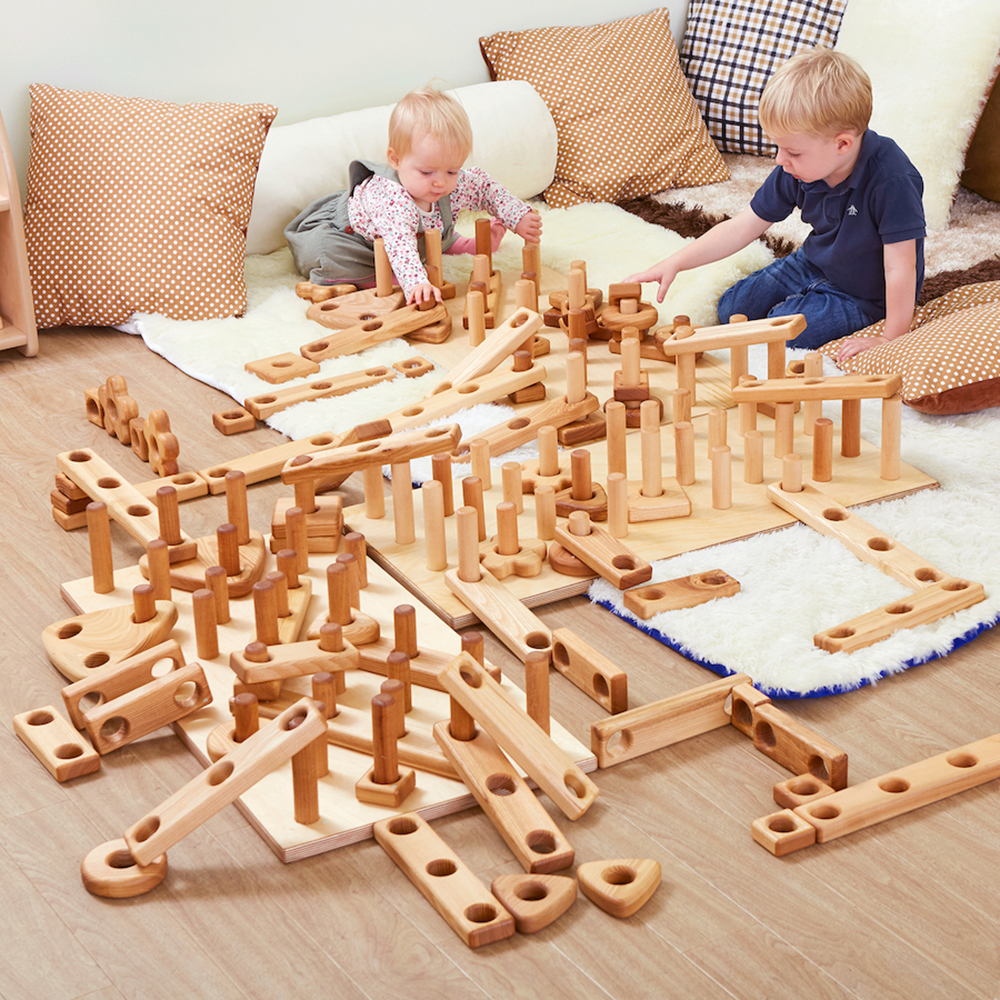 Immerse children in the world of loose parts and construction