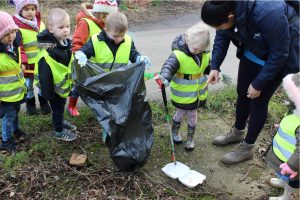 Eco-friendly activities - litter picking 